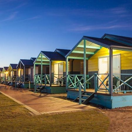 Готель Dongara Tourist Park Port Denison Екстер'єр фото